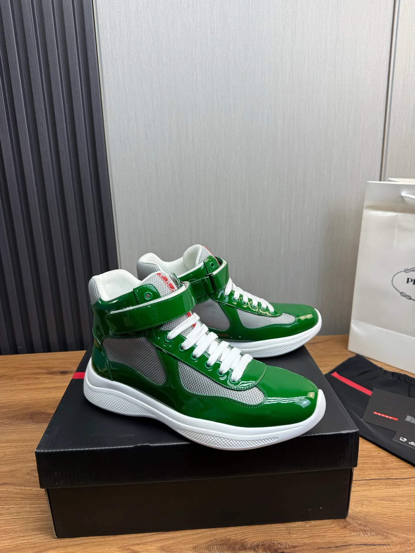 Men's shoes 700💰 [PRADA] Hot selling items🔥Must be recommended every day~~ Official website synchronized, 1:1 high quality shipments✔️ Imported cowhide fabric, cowhide lining, original bottom, high-end airplane box packaging🎁 38-45 (38.45 custom-made, non-refundable)